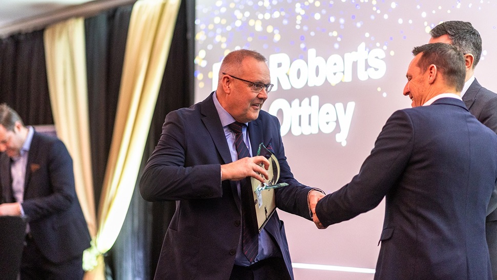 Ken Ottley receives AVK Expect award